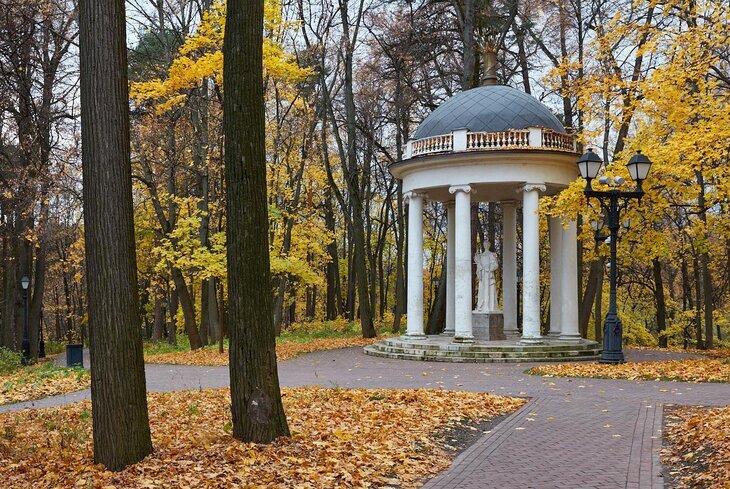 5 самых красивых беседок в парках Москвы, которые стоит увидеть