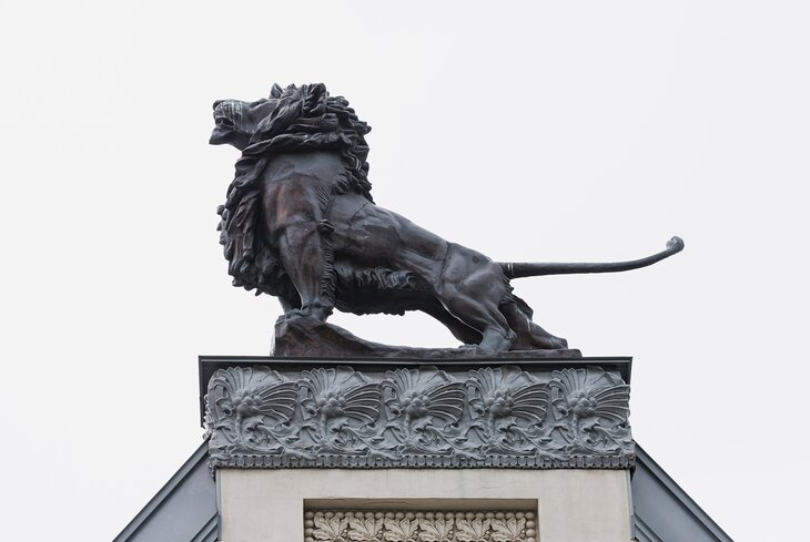 Царь зверей в Москве: где искать львов в архитектуре города