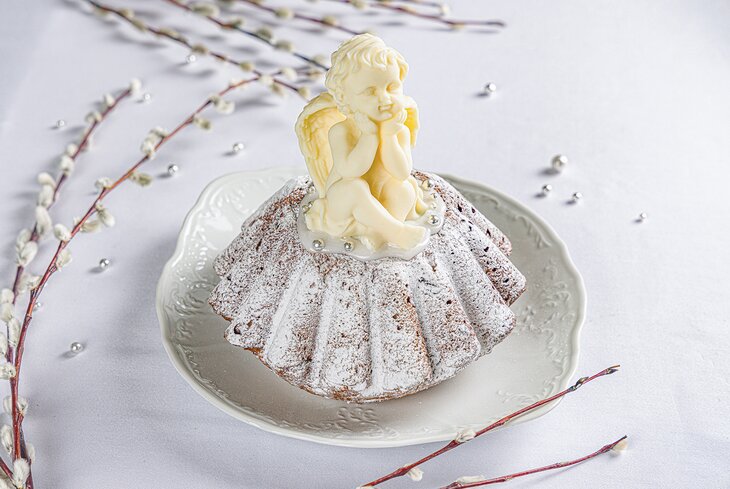 Яйцо фаберже и ангельский кекс: 8 необычных пасхальных десертов из московских ресторанов