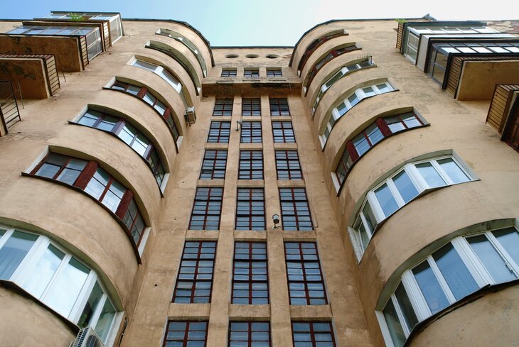 Жить красиво: сколько стоит московская квартира в доме в стиле конструктивизма