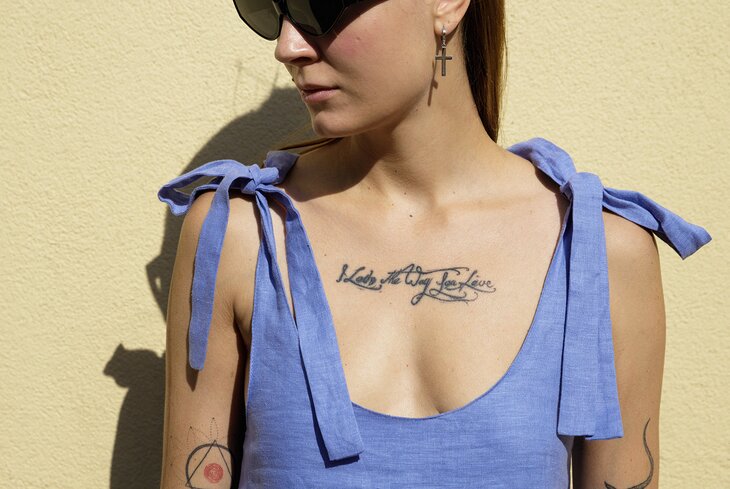 Нательные рисунки: татуировки артистки Mari Mirai