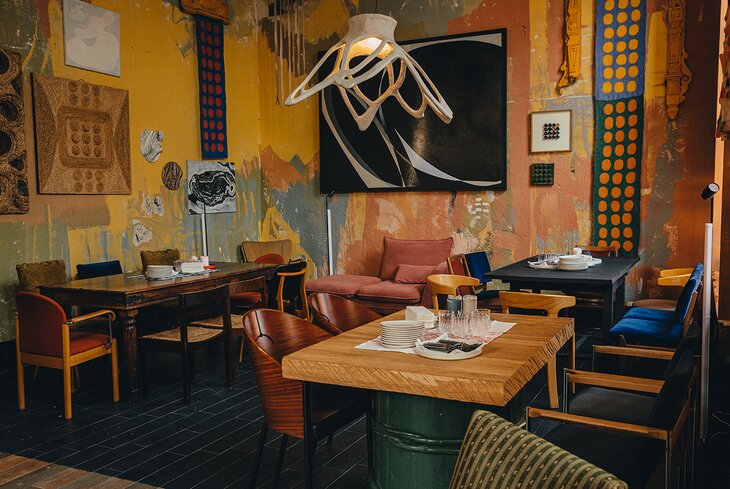 Картина с маслом: 6 московских ресторанов с современным искусством