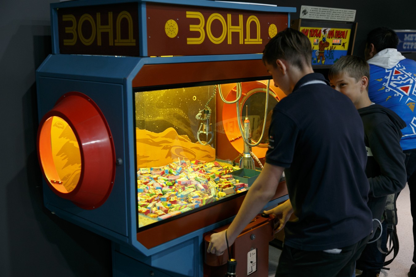 Детские игровые автоматы выгодно ли кристалл казино что стало