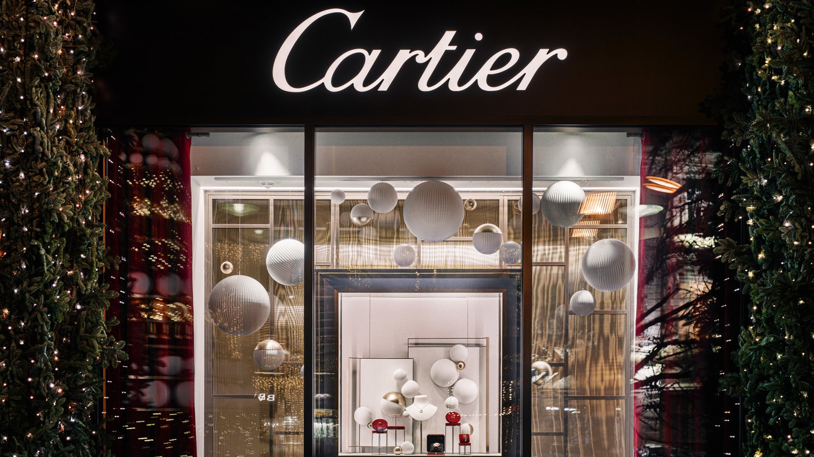 Cartier выпустил рождественский ролик с Моникой Беллуччи, Уиллоу Смит и  другими звездами – The City