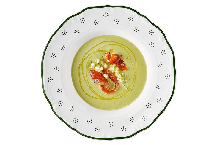 Вместо окрошки: 10 холодных супов из ресторанов Москвы
