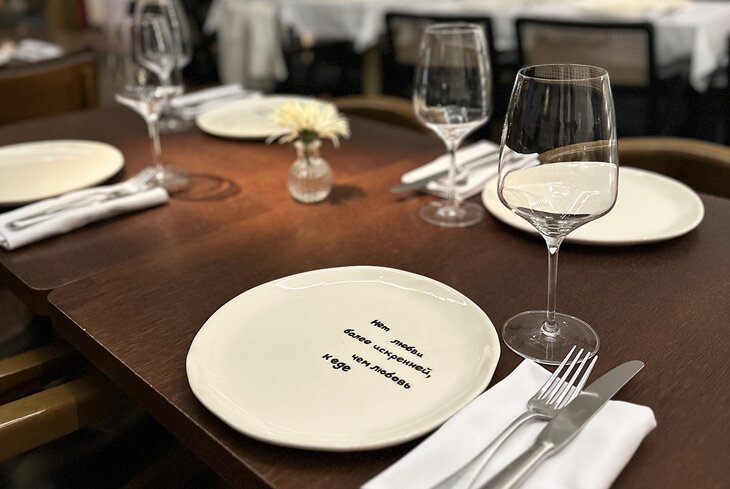 Не хлебом единым: 10 ресторанов Москвы с красивым сет-дизайном на столах