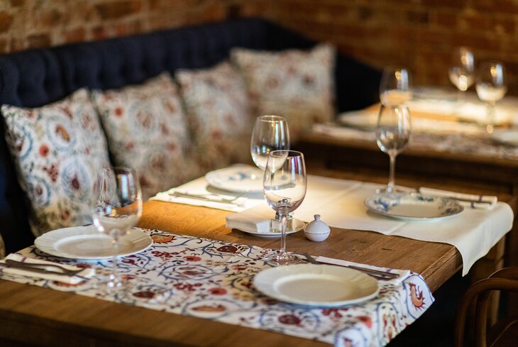 Не хлебом единым: 10 ресторанов Москвы с красивым сет-дизайном на столах