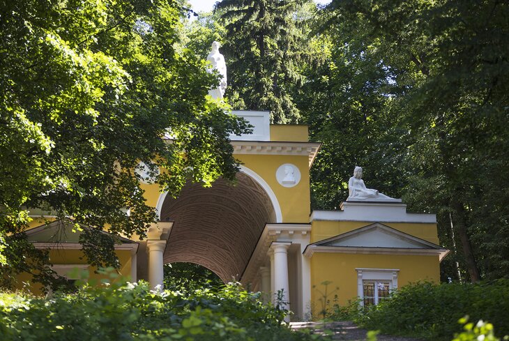 Жара в городе: 7 самых тенистых парков Москвы для комфортной прогулки