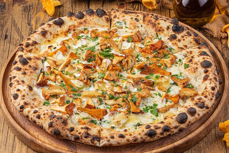 Сезон лисичек: 10 вкусных пицц с грибами из ресторанов Москвы