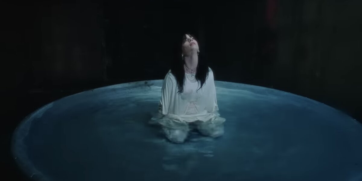 Билли Айлиш и Labrinth выпустили мрачный клип на песню Never Felt So Alone