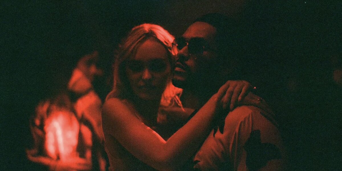 The Weeknd и Лили-Роуз Депп отрываются под песню Бритни Спирс в новом трейлере сериала «Кумир»