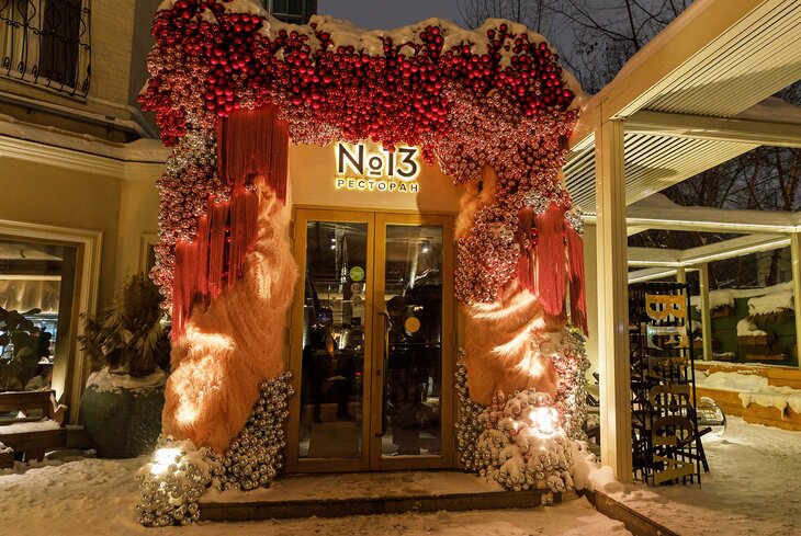 Посмотрите, как московские рестораны украсили к Новому году