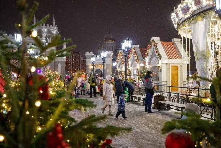 Деды Морозы, нейросети и фигурное катание: 10 главных фестивалей декабря в Москве