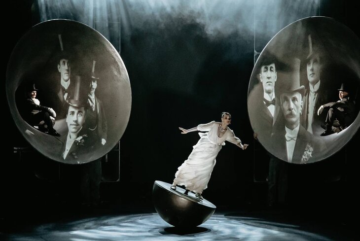 Первые театральные премьеры 2024 года в Москве: советский мюзикл, загадки Набокова и новый Горький