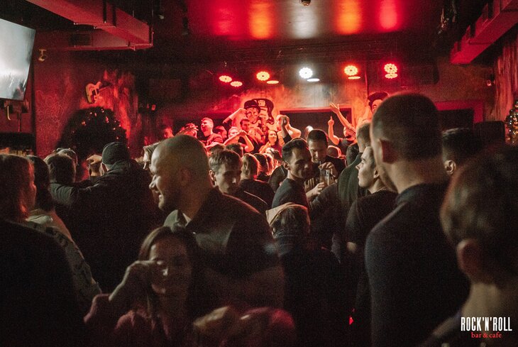 6 лучших рок-баров с танцами и караоке в Москве
