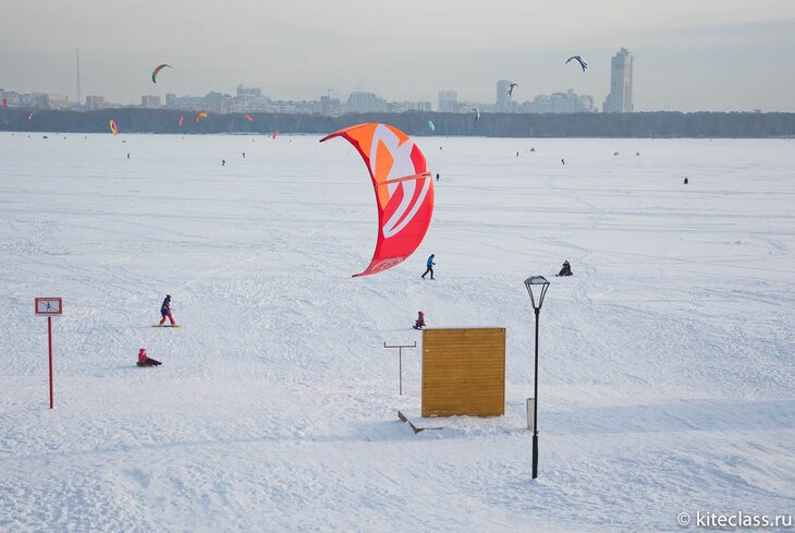Керлинг, хаски и айсбайк: 5 необычных зимних развлечений в Москве