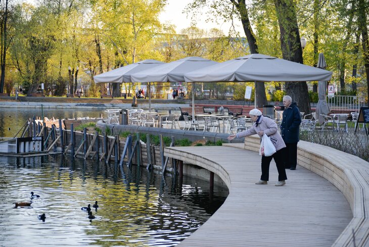 Парки Москвы, где можно кормить уточек и белочек