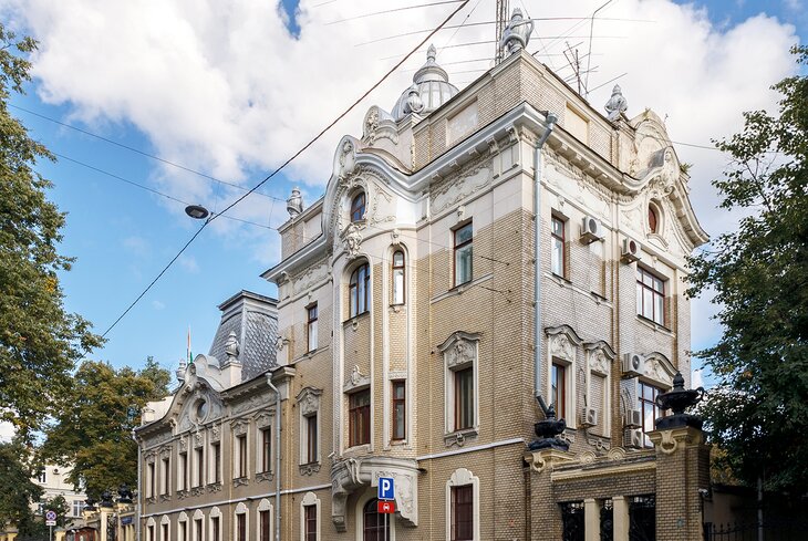 Лев, змеи и рабочие-печатники: самые красивые московские дома в стиле модерн