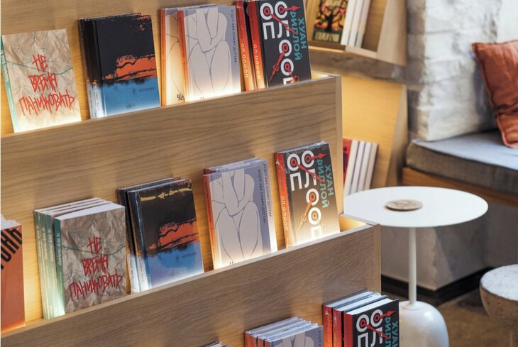 5 уютных книжных магазинов при кафе в Москве