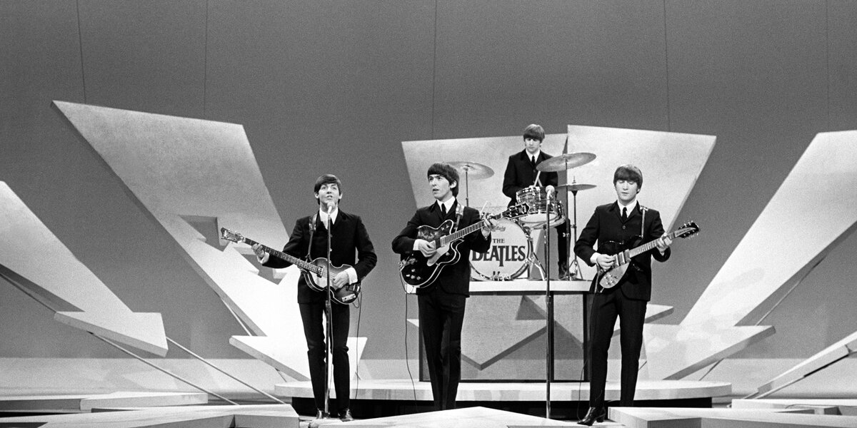 The Beatles с подушками, Трамп с пачками денег: снимки Гарри Бенсона в Центре Люмьер