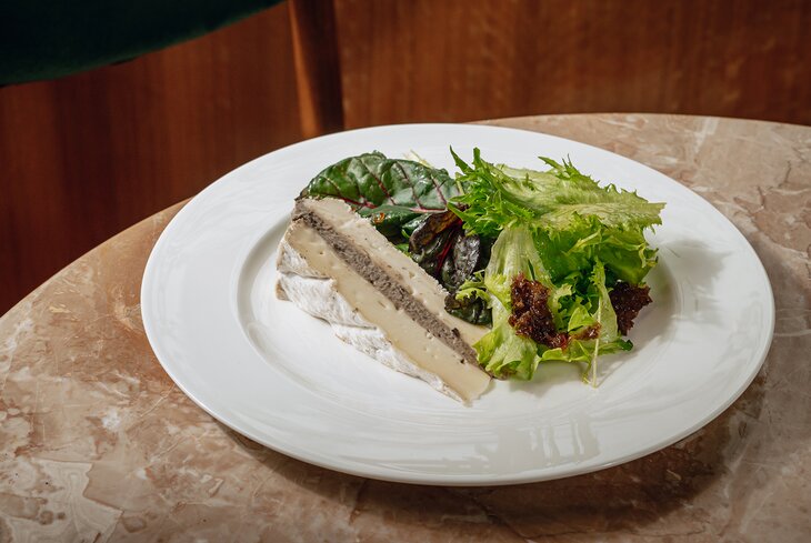 Многоступенчатая французская еда: рецензия гастрокритика на новое кафе Teatro