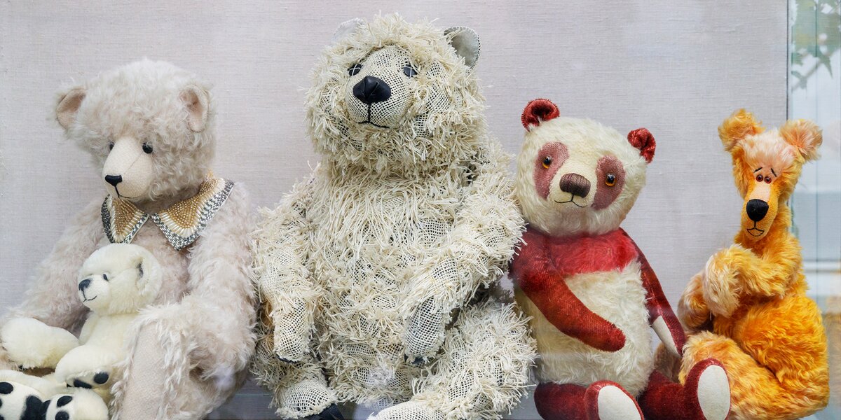 В Дарвиновском музее выставка медведей Тедди — прочитайте их необычные истории
