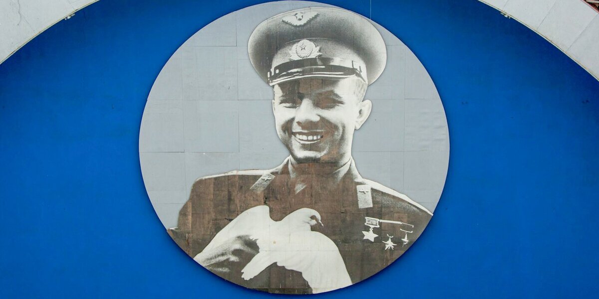 На ВДНХ вернули панно с портретом Гагарина