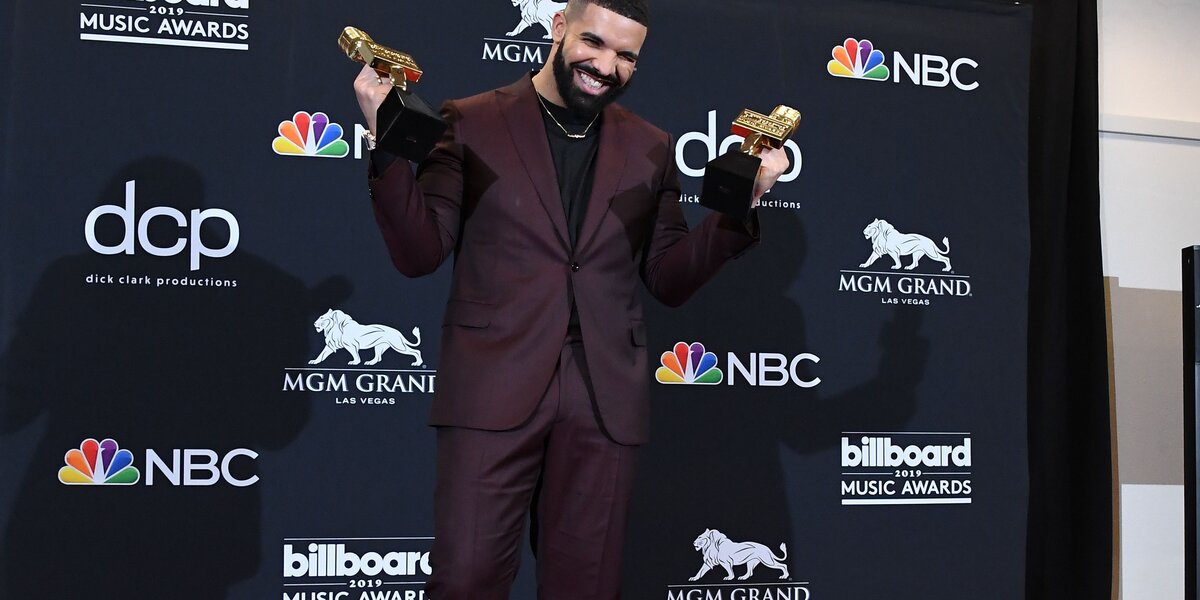 Рэпера Дрейка признали артистом десятилетия. Он получит награду на церемонии Billboard