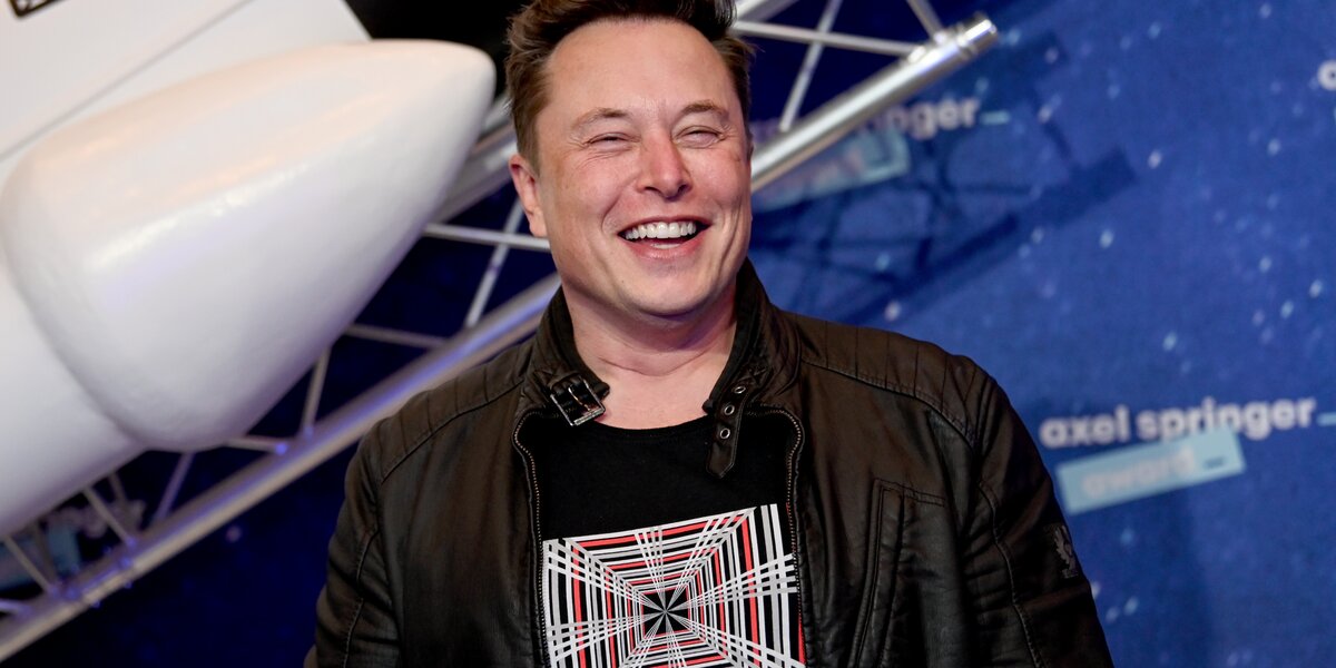 Илон Маск запретил платить биткоинами за электрокары Tesla. Курс криптовалюты обвалился