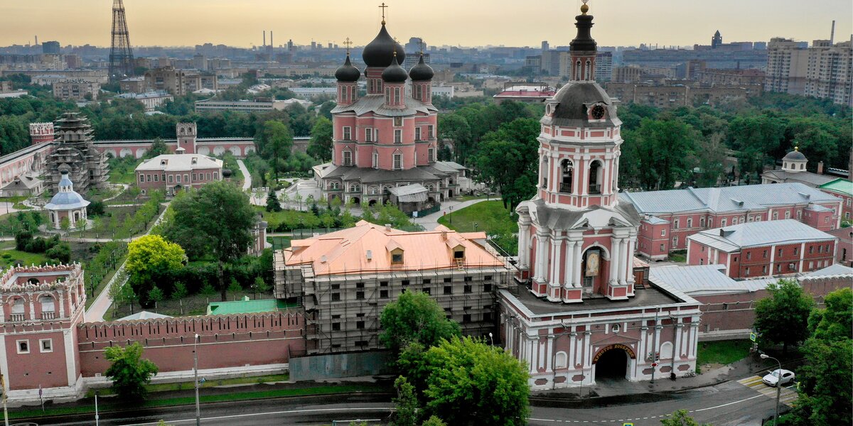У Донского монастыря в Москве нашли каменное ядро XVI века