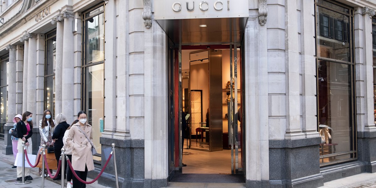 Gucci объединился с Facebook для борьбы с подделками