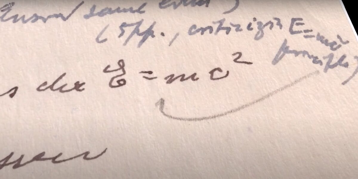 Письмо Эйнштейна продали на аукционе за 1,2 млн долларов. На нем была формула E=mc²
