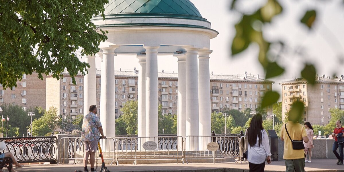 В Парке Горького отреставрировали беседки-ротонды