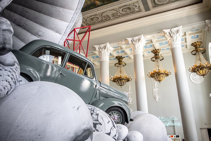 «Мечта москвича»: на ВДНХ открылась выставка о народном автомобиле. Почитайте наш гид