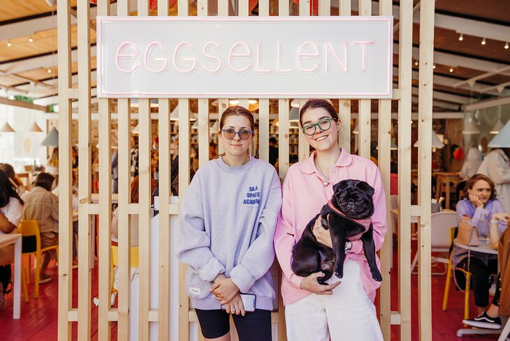 Девочки с яйцами: все, что нужно знать про Eggsellent