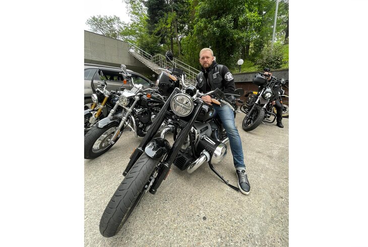 Актер Денис Шведов — о езде на мотоцикле, «Последнем герое» и ужасном гриме