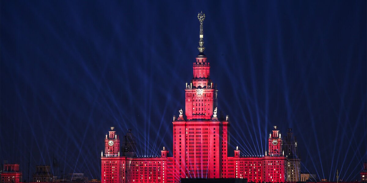 На здании МГУ покажут световое шоу «Лучи Победы»