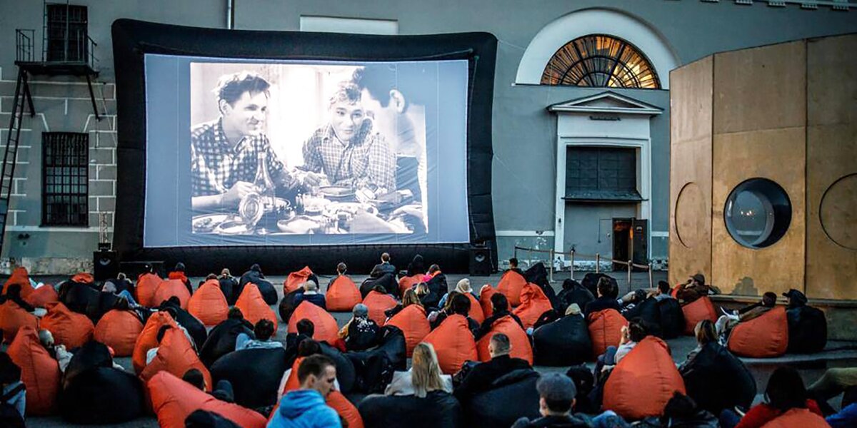 Кинотеатры под открытым небом в Москве: куда пойти этим летом