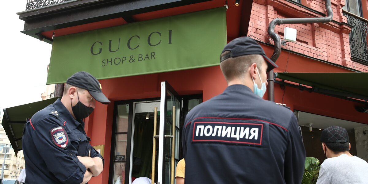 Роспотребнадзор опечатал Gucci Shop & Bar из-за несоблюдения антикоронавирусных мер