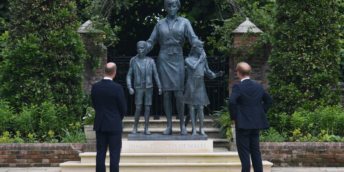 Уильям и Гарри открыли памятник принцессе Диане в Лондоне