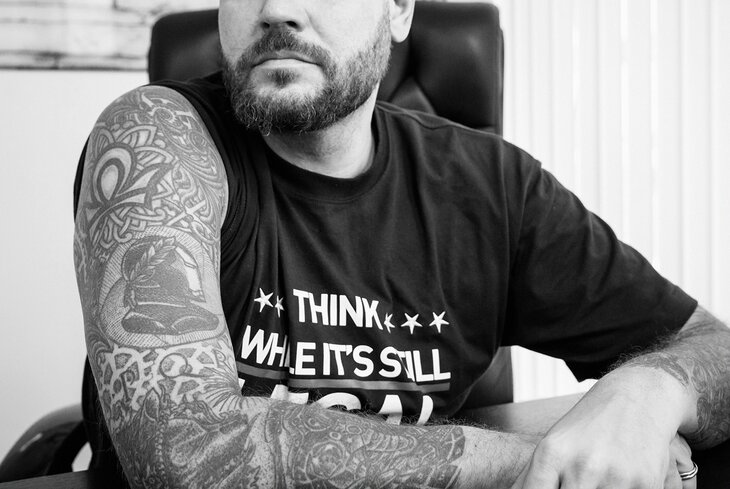 Нательные рисунки в Москве: татуировки адвоката Александра Железникова