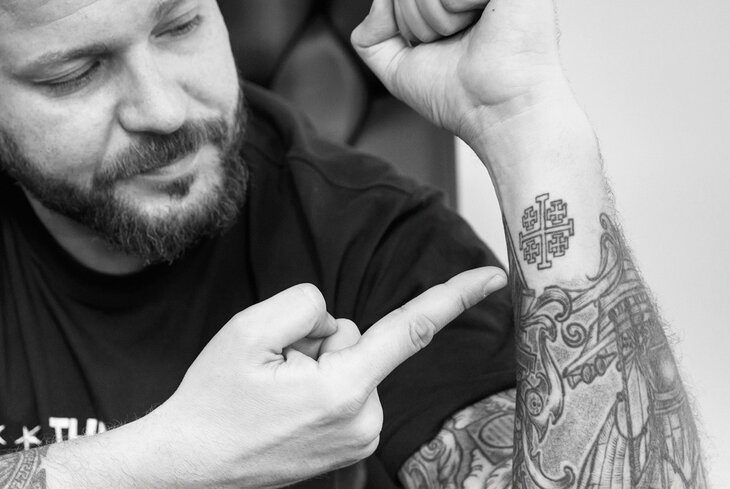 Нательные рисунки в Москве: татуировки адвоката Александра Железникова