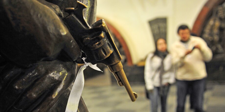 Украсть на память: как московские памятники разбирают на сувениры