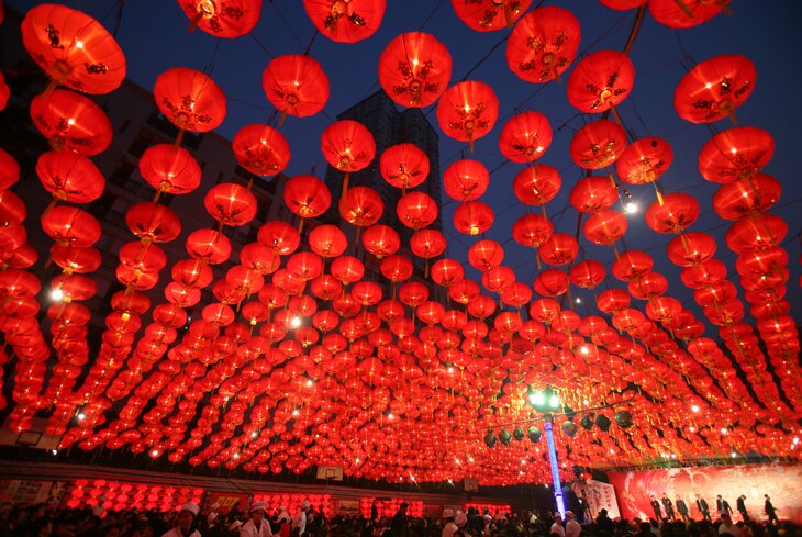 Узнали у психолога, почему люди верят в китайский зодиак и предсказания