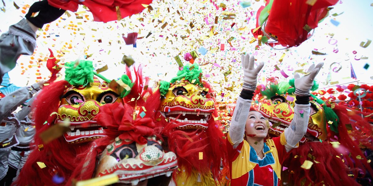 Узнали у психолога, почему люди верят в китайский зодиак и предсказания