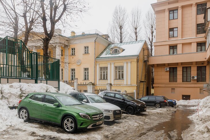 «Настоящее соседское комьюнити»: москвичи — о том, как живется на Чистых прудах
