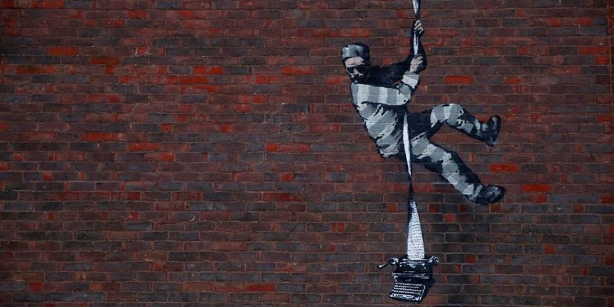 На стене тюрьмы в Великобритании появилось граффити. Это может быть новая работа Бэнкси