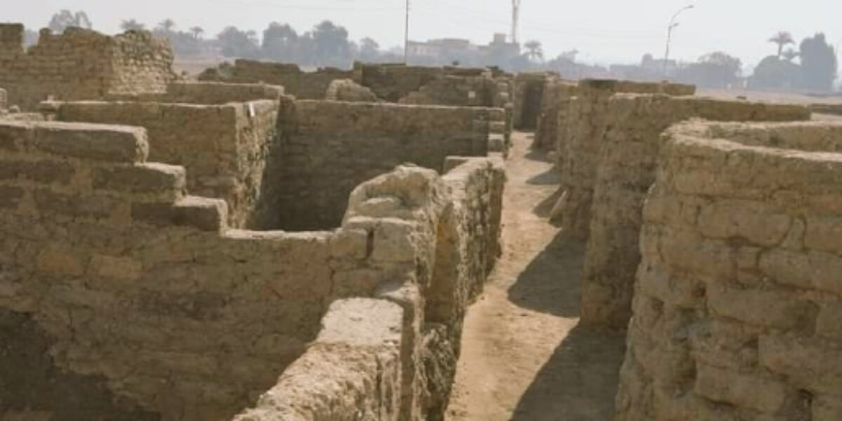 В Египте нашли целый город, который был погребен под песками около трех тысяч лет