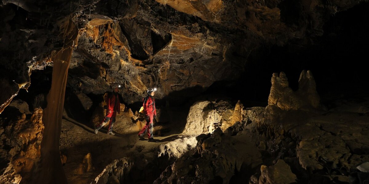 Во Франции 15 человек жили в пещере 40 дней в полной изоляции. Это был эксперимент