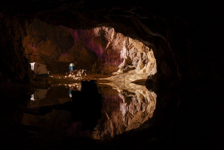 Во Франции 15 человек жили в пещере 40 дней в полной изоляции. Это был эксперимент